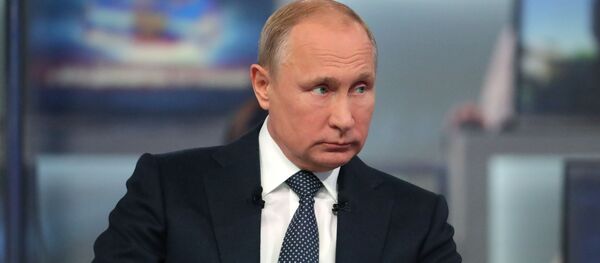 Президент РФ Владимир Путин отвечает на вопросы россиян во время ежегодной специальной программы Прямая линия с Владимиром Путиным Президент РФ Владимир Путин отвечает на вопросы россиян во время ежегодной специальной программы Прямая линия с Владимиром Путиным - Sputnik Ўзбекистон