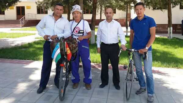 В Самарканд прибыл велосипедист из Кыргызстана Таштанов Мемет Ога, путешествующий по всему Узбекистану - Sputnik Узбекистан