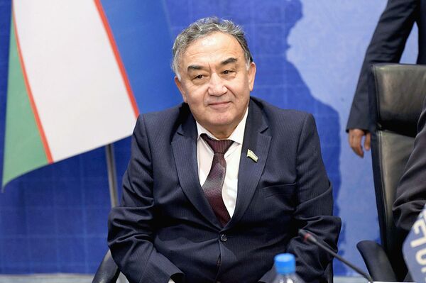 Шавкат Мирзиёев назначил двух новых сенаторов - Sputnik Узбекистан
