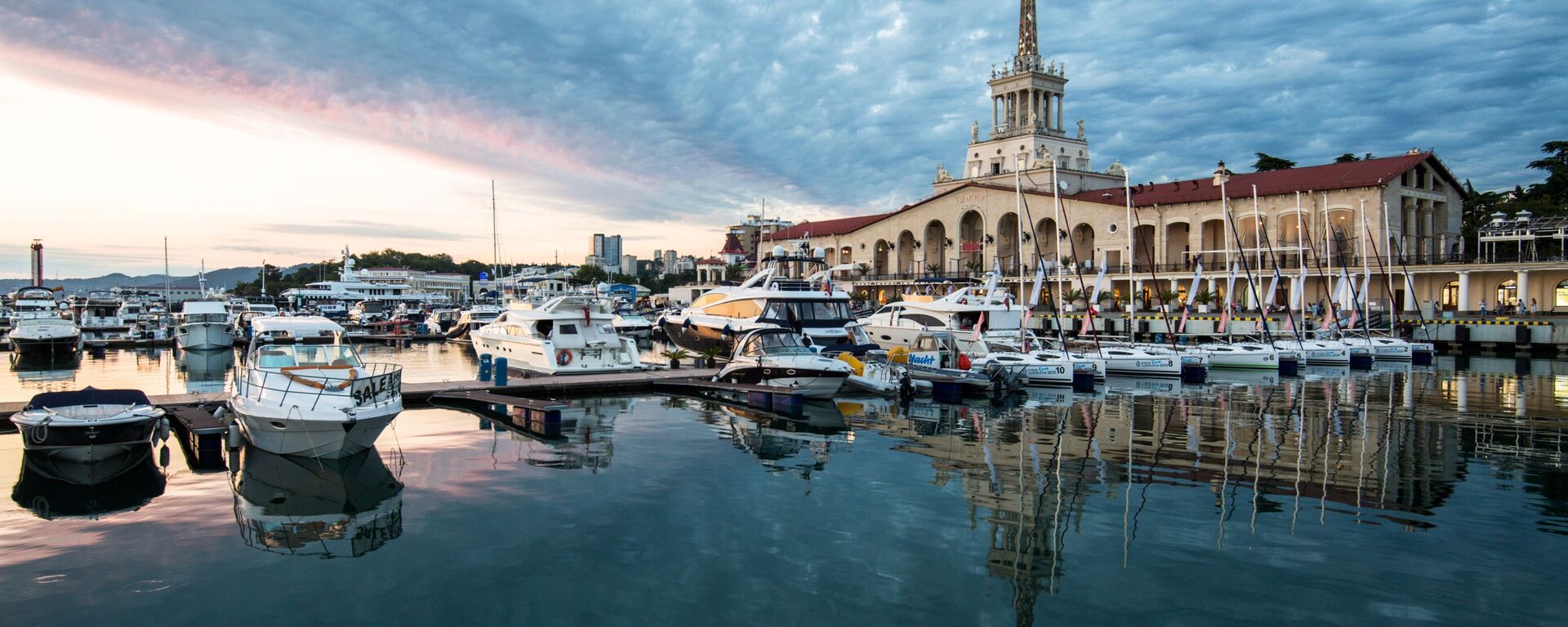 Morskoy vokzal v Sochi - Sputnik O‘zbekiston, 1920, 16.03.2026