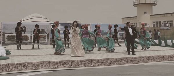 Концерт под песчаную бурю: как завершился экологический форум в Муйнаке - Sputnik Узбекистан