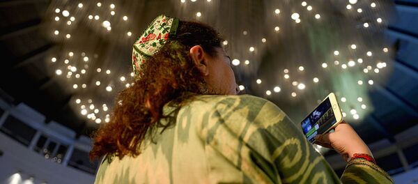 Гостья Международного конгресса Культурное наследие Узбекистана в Санкт-Петербурге. Гостья Международного конгресса Культурное наследие Узбекистана в Санкт-Петербурге. - Sputnik Узбекистан