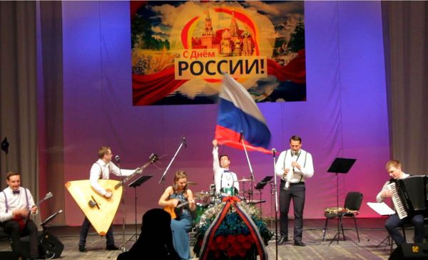 Петербургский ансамбль и солистка Мариинского театра спели для ташкентцев Петербургский ансамбль и солистка Мариинского театра спели для ташкентцев - Sputnik Узбекистан