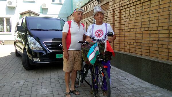 Велосипедист из Кыргызстана завершил свой велотур в Узбекистане - Sputnik Узбекистан