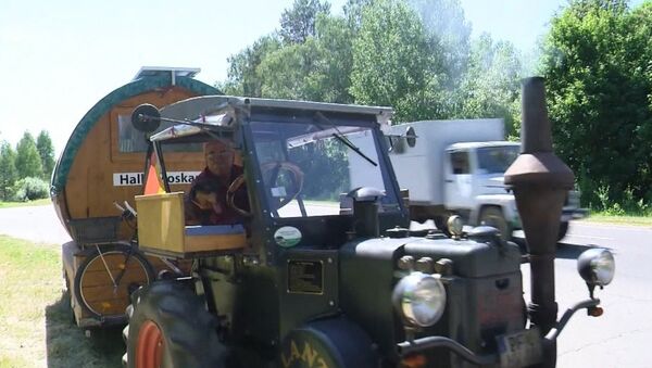 SPUTNIK_Futbolniy traktor yedet na ChM - Sputnik O‘zbekiston