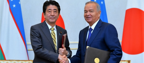 Премьер-министр Японии Синдзо Абэ и президент Узбекистана Ислам Каримов - Sputnik Узбекистан