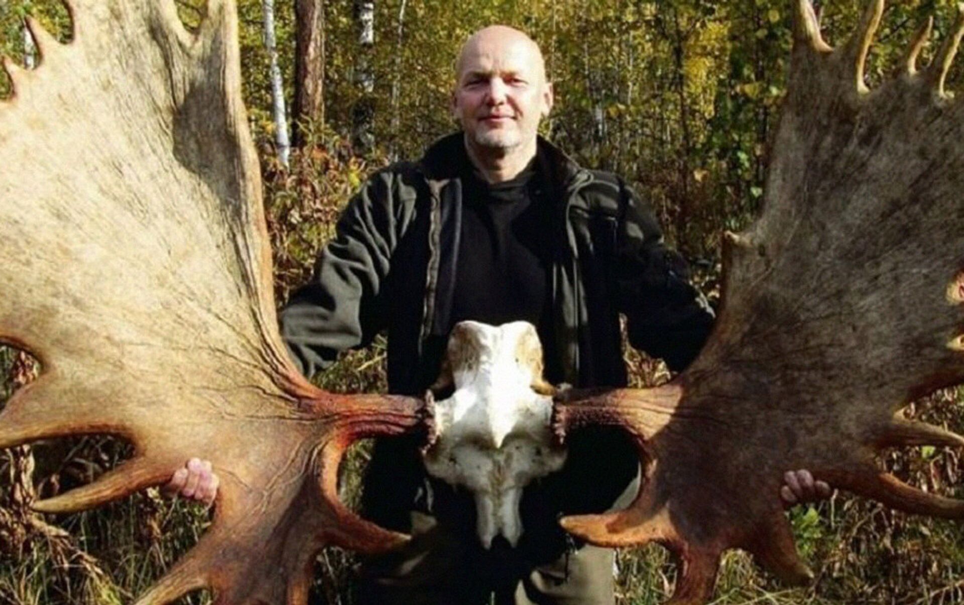 Литовский охотник добыл самые большие лосиные рога в мире - 26.10.2015,  Sputnik Узбекистан