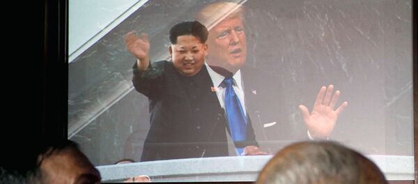 Председатель Северной Кореи Ким Чен Ын и президент США Дональд Трамп - Sputnik Узбекистан