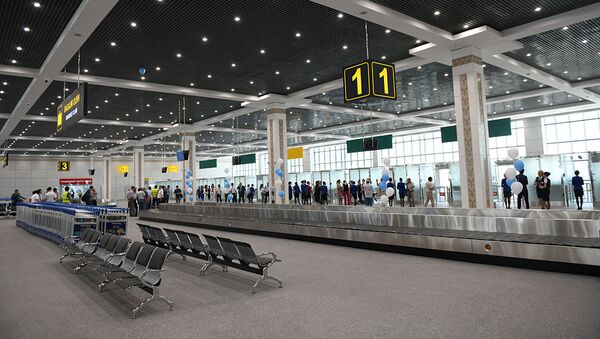 Встреча первых пассажиров в новом международном терминале аэропорта Ташкент - Sputnik Узбекистан