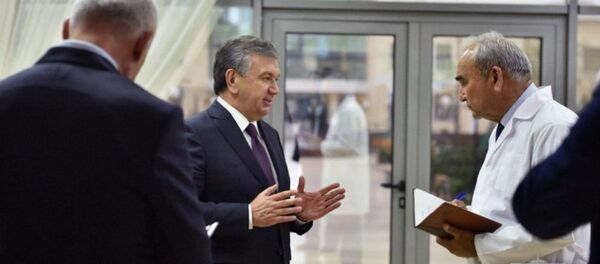 Шавкат Мирзиёев посетил Ташкентскую психиатрическую больницу - Sputnik Узбекистан