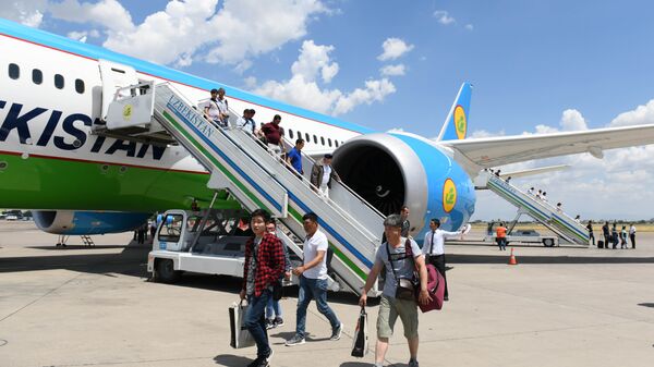 Терминал принял первых пассажиров, прилетевших рейсом Узбекских авиалиний из Сеула в Ташкент. - Sputnik Ўзбекистон