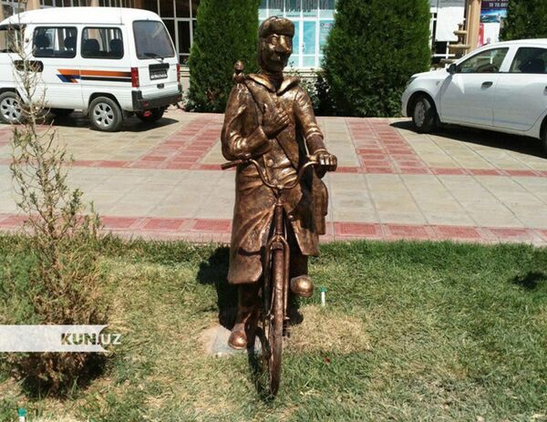 В Узбекистане установили памятник мультяшному почтальону Печкину - Sputnik Узбекистан