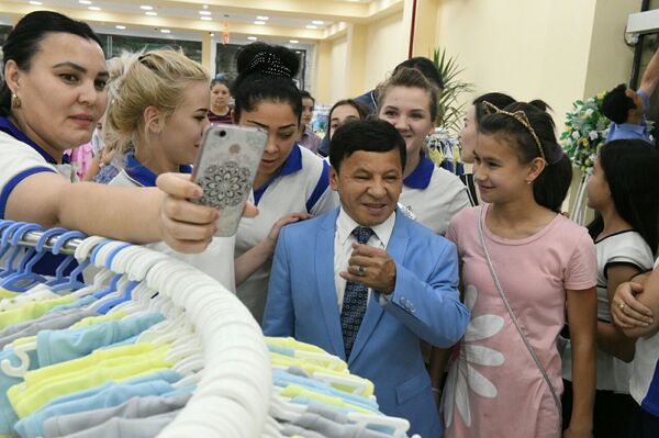 Серьезно о юморе и мультфильмах: Sputnik побывал в гостях у Обида Асомова Серьезно о юморе и мультфильмах: Sputnik побывал в гостях у Обида Асомова - Sputnik Узбекистан