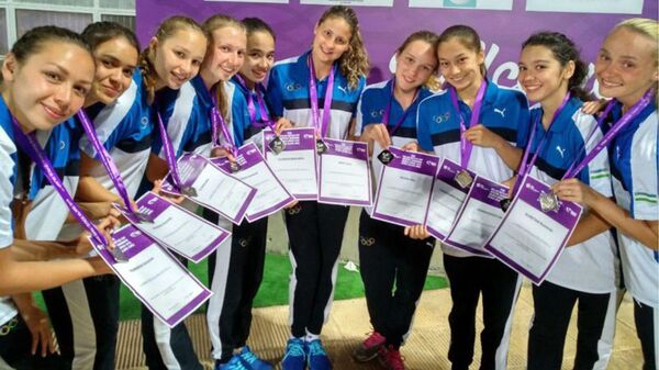 Сборная Узбекистана по синхронному плаванию привезла из Греции серебро - Sputnik Узбекистан