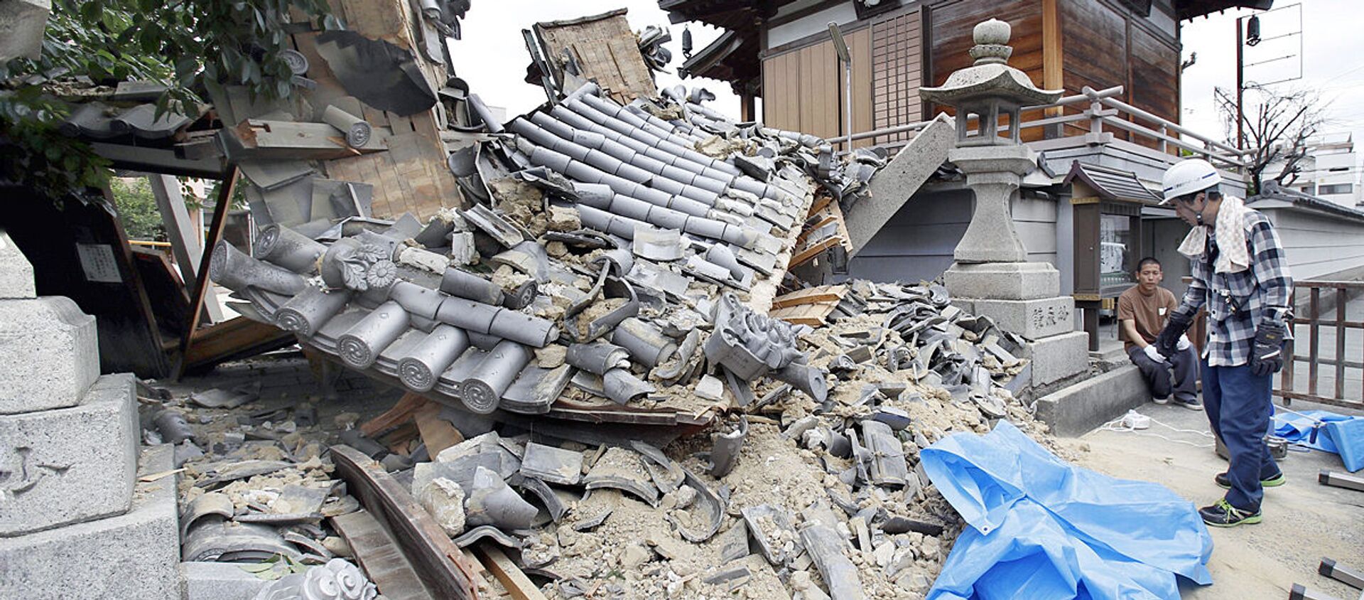 Разрушенные в результате землетрясения дома в Японии  - Sputnik Узбекистан, 1920, 20.06.2018