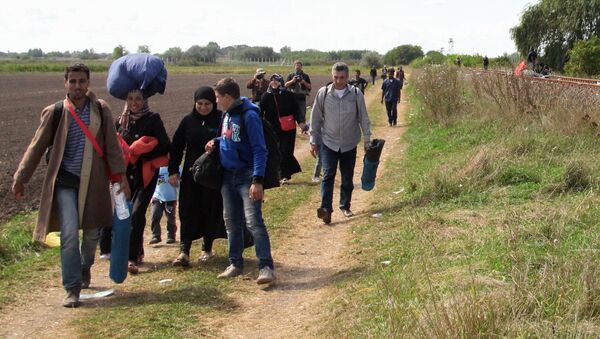 Беженцы на сербско-венгерской границе - Sputnik Узбекистан