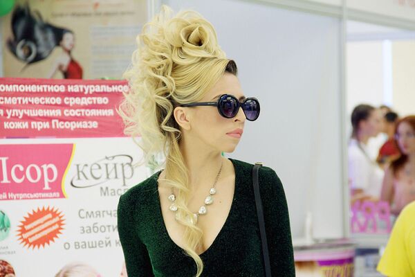 Участница выставки красоты в Ташкенте - Sputnik Узбекистан