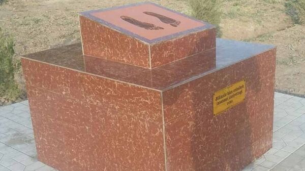 Новый памятник появился в поселке городского типа Канлыкуль в Каракалпакстане - Sputnik Узбекистан