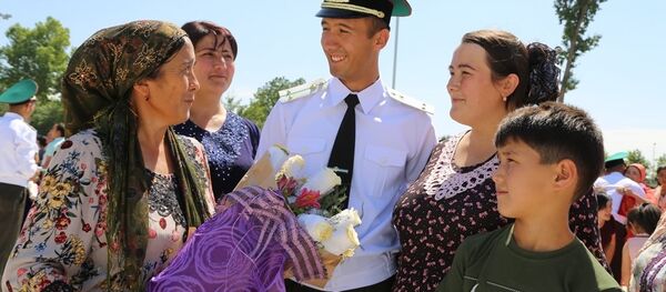 В Министерстве обороны прошли торжества по случаю выпуска лейтенантов В Министерстве обороны прошли торжества по случаю выпуска лейтенантов - Sputnik Узбекистан