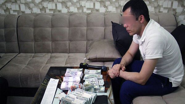 Сотрудники ГУВД города Ташкента задержали подозреваемого в хищении из банка 270 тысяч долларов США - Sputnik Узбекистан