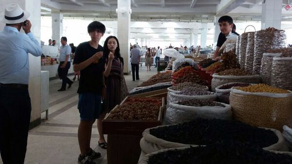 Орел и решка по-японски: в Самарканде сняли эпизод молодежного шоу Орел и решка по-японски: в Самарканде сняли эпизод молодежного шоу - Sputnik Узбекистан