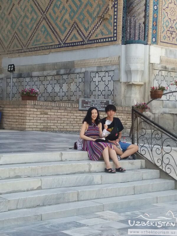 Орел и решка по-японски: в Самарканде сняли эпизод молодежного шоу Орел и решка по-японски: в Самарканде сняли эпизод молодежного шоу - Sputnik Узбекистан