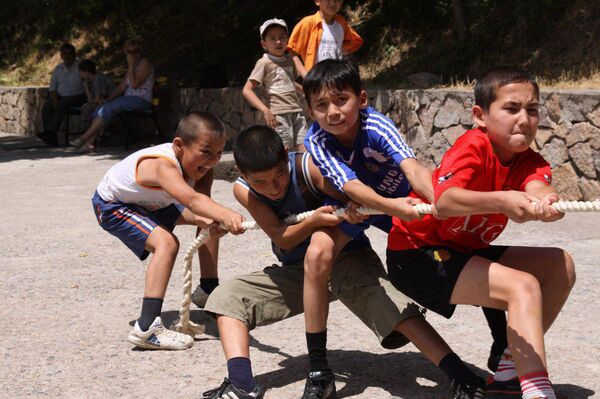 Солнце, горы и вода: где летом отдыхают узбекистанские дети - Sputnik Узбекистан