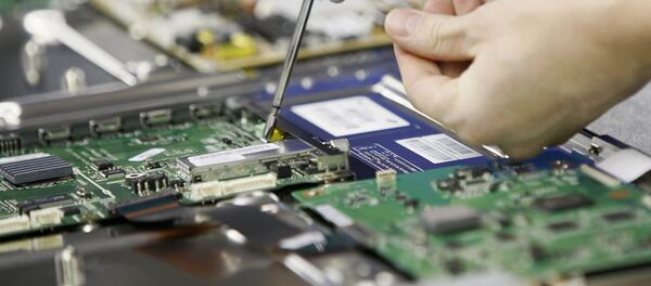 В цехе сборки завода компании Samsung Electronics - Sputnik Ўзбекистон