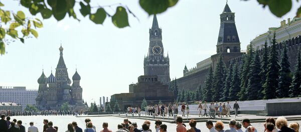 Қизил Майдондаги туристлар Қизил Майдондаги туристлар - Sputnik Ўзбекистон