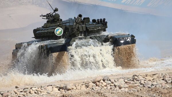 Соревнования по танковому биатлону среди войск Министерства обороны - Sputnik Узбекистан