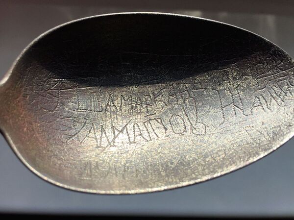 Именная ложка участника ВОВ Жайнака Халматова  - Sputnik Узбекистан