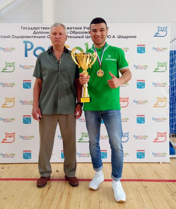 Мечтающий стать психологом узбекский боксер победил на турнире в Ленобласти - Sputnik Узбекистан