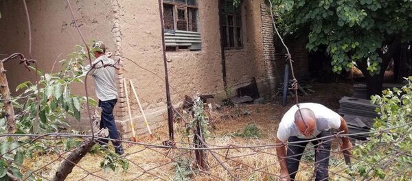 Сотрудники ГУВД г. Ташкента провели хашар в домах людей с ограниченными возможностями Сотрудники ГУВД г. Ташкента провели хашар в домах людей с ограниченными возможностями - Sputnik Узбекистан