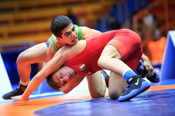 Узбекистанец завоевал первое за 20 лет золото юношеского ЧМ в вольной борьбе Узбекистанец завоевал первое за 20 лет золото юношеского ЧМ в вольной борьбе - Sputnik Узбекистан