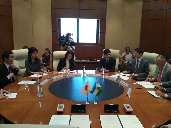 Япония выделила 2,4 миллиона долларов на обучение узбекских госслужащих Япония выделила 2,4 миллиона долларов на обучение узбекских госслужащих - Sputnik Узбекистан