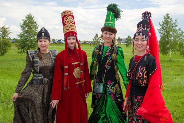 Женский наряд эпохи великого гунна Атиллы - Sputnik Узбекистан