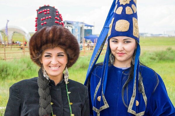 Одеяния для девушек создавали по самым современным технологиям - Sputnik Узбекистан
