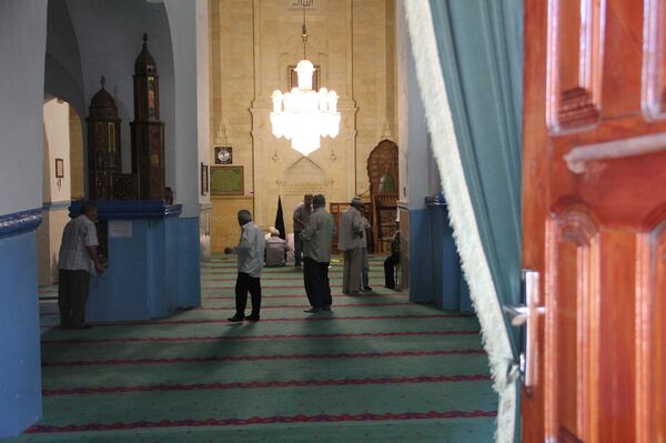 Верующие в Джума-мечети Дербента - Sputnik Узбекистан