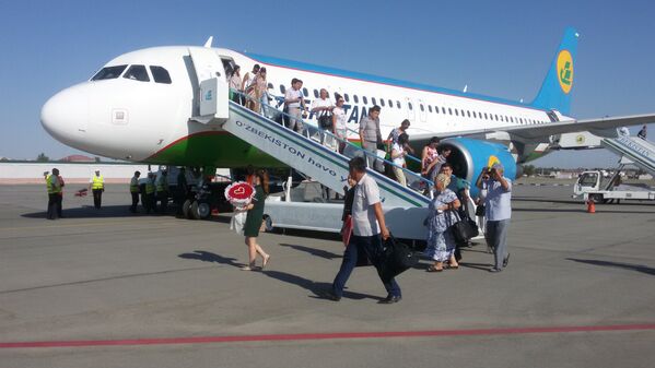 В международном аэропорту Нукус введен в эксплуатацию новый пассажирский терминал  - Sputnik Узбекистан