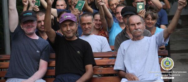 Паспорта вручили в Центре реабилитации Ташкента - Sputnik Ўзбекистон