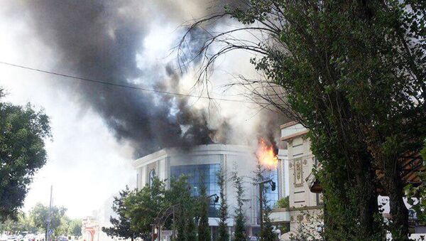 Пожар в здании супермаркета Кристалл в Юнусабадском районе Ташкента - Sputnik Узбекистан