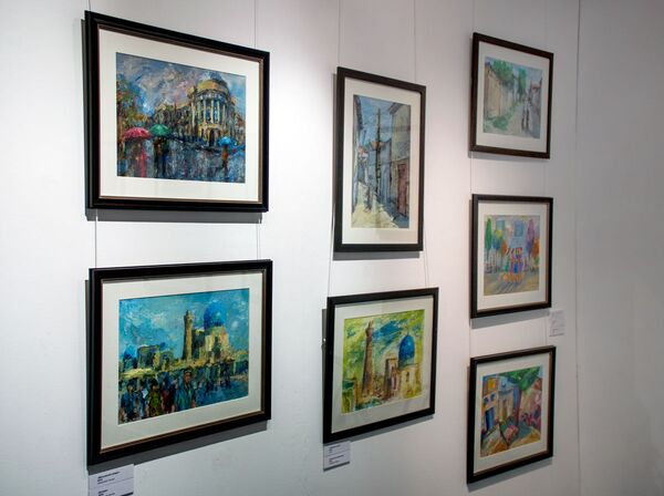 Бухарские пейзажи и дождливый Париж: картины узбекского художника в Москве Бухарские пейзажи и дождливый Париж: картины узбекского художника в Москве - Sputnik Узбекистан