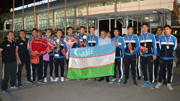 Сборная Узбекистана по гандболу заняла первое место на турнире Interamnia  - Sputnik Узбекистан