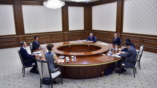 Шавкат Мирзиёев на встрече с представителями Всемирного банка - Sputnik Узбекистан