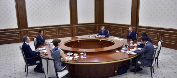 Шавкат Мирзиёев на встрече с представителями Всемирного банка - Sputnik Узбекистан