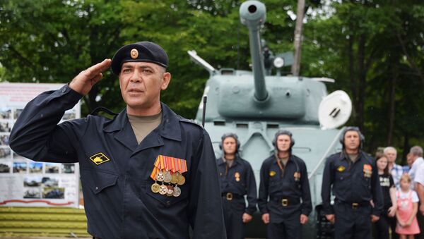 Военные в Приморье завершили восстановление танка Шерман времен Великой Отечественной войны - Sputnik Узбекистан