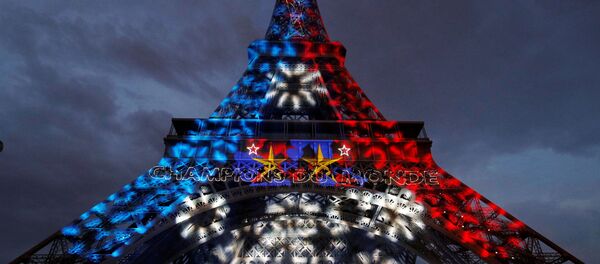 Эйфелева башня  Эйфелева башня  - Sputnik Ўзбекистон