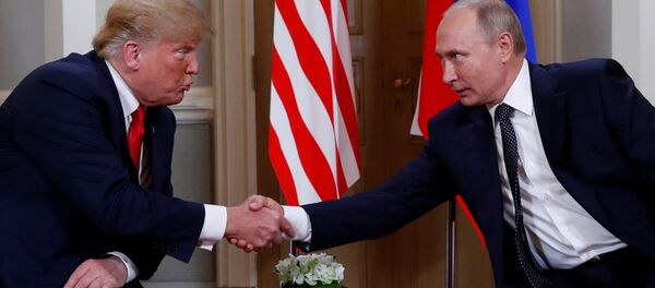 Президент США Дональд Трамп и Президент России Владимир Путин - Sputnik Узбекистан