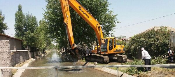 В Ташкенте продолжается работа по приведению в порядок каналов В Ташкенте продолжается работа по приведению в порядок каналов - Sputnik Ўзбекистон