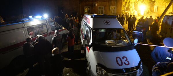 Скорая помощь на месте обрушения жилого дома Скорая помощь на месте обрушения жилого дома - Sputnik Узбекистан